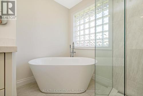 2547 Morrison Avenue, Mississauga, ON - Indoor Photo Showing Bathroom