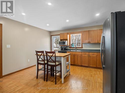 2979 Riselay Avenue, Fort Erie, ON - Indoor Photo Showing Kitchen With Double Sink