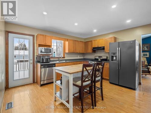 2979 Riselay Avenue, Fort Erie, ON - Indoor Photo Showing Kitchen With Double Sink