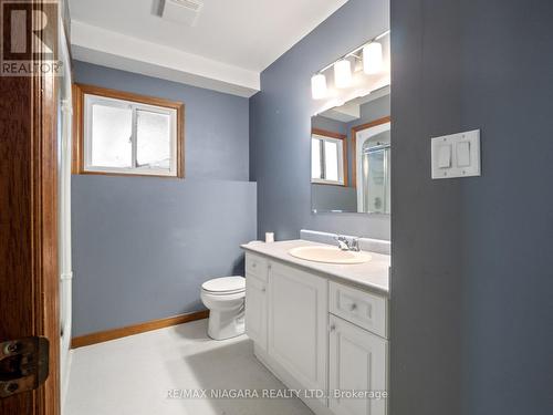 2979 Riselay Avenue, Fort Erie, ON - Indoor Photo Showing Bathroom