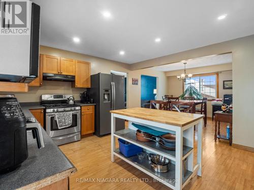 2979 Riselay Avenue, Fort Erie, ON - Indoor Photo Showing Kitchen
