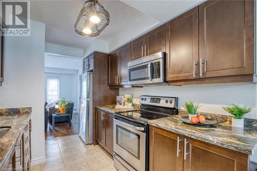 975 Strasburg Road Unit# 22B, Kitchener, ON - Indoor Photo Showing Kitchen With Stainless Steel Kitchen With Upgraded Kitchen