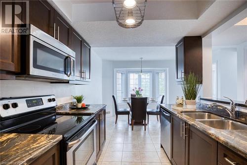 975 Strasburg Road Unit# 22B, Kitchener, ON - Indoor Photo Showing Kitchen With Double Sink