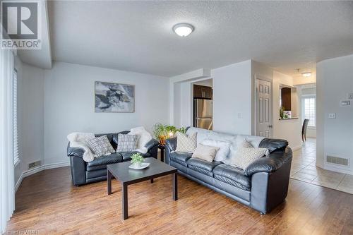 975 Strasburg Road Unit# 22B, Kitchener, ON - Indoor Photo Showing Living Room