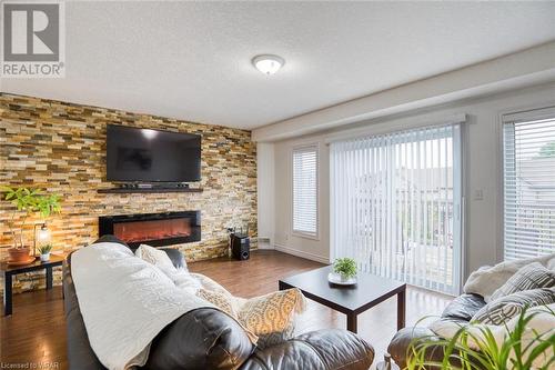 975 Strasburg Road Unit# 22B, Kitchener, ON - Indoor Photo Showing Living Room With Fireplace