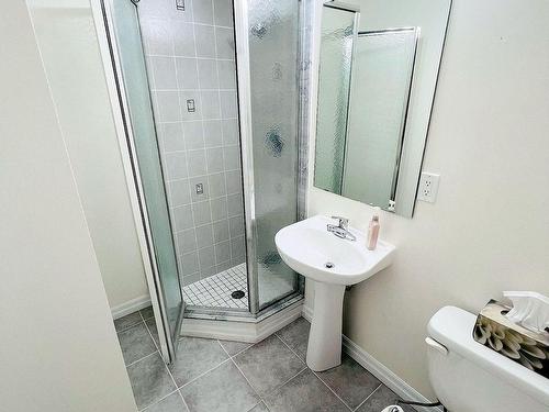 701-220 Burnhamthorpe Rd W, Mississauga, ON - Indoor Photo Showing Bathroom