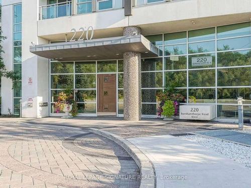 701-220 Burnhamthorpe Rd W, Mississauga, ON - Outdoor