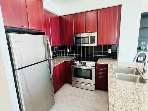 701-220 Burnhamthorpe Rd W, Mississauga, ON - Indoor Photo Showing Kitchen With Double Sink