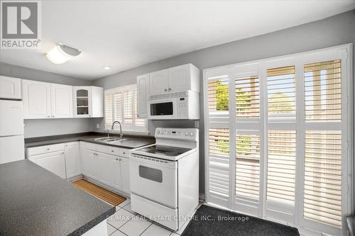 33 - 1020 Central Park Drive, Brampton, ON - Indoor Photo Showing Kitchen