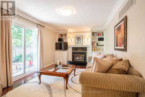 2522 Cavendish Drive, Burlington, ON - Indoor Photo Showing Living Room With Fireplace