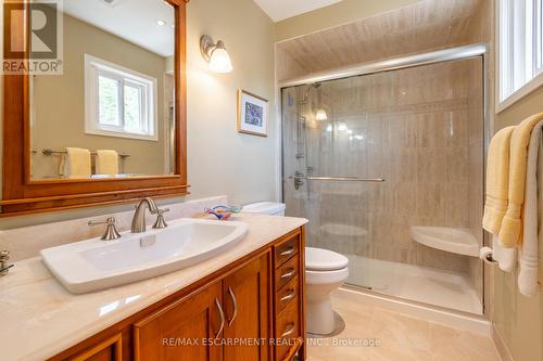 2522 Cavendish Drive, Burlington, ON - Indoor Photo Showing Bathroom