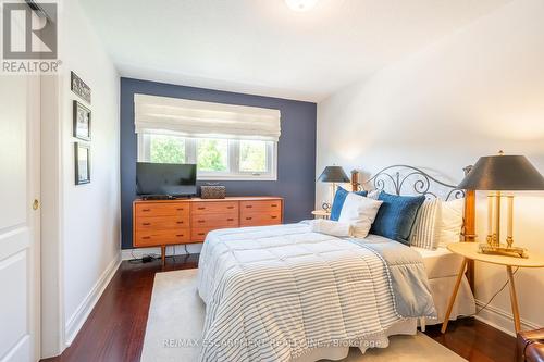 2522 Cavendish Drive, Burlington, ON - Indoor Photo Showing Bedroom