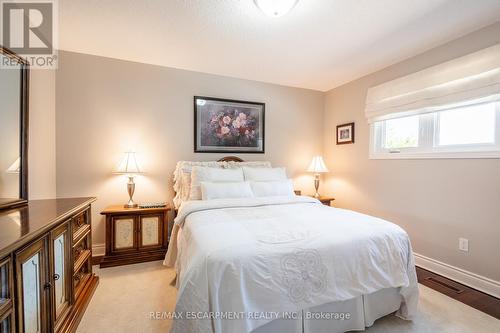 2522 Cavendish Drive, Burlington, ON - Indoor Photo Showing Bedroom