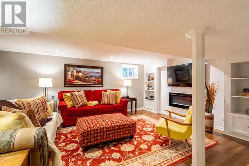 2522 Cavendish Drive, Burlington, ON - Indoor Photo Showing Living Room