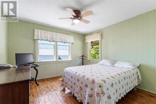 799 Edgemere Road, Fort Erie, ON - Indoor Photo Showing Bedroom