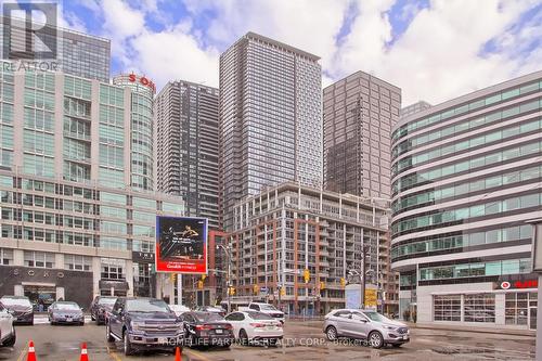 3202 - 55 Mercer Street, Toronto, ON -  With Facade