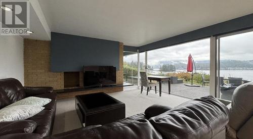 810 Beachview, North Vancouver, BC - Indoor Photo Showing Living Room