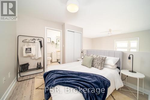 305 - 21 Earl Street, Toronto, ON - Indoor Photo Showing Bedroom
