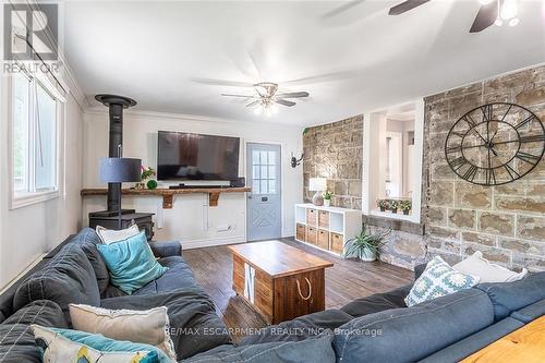 1539 Brock Road, Hamilton, ON - Indoor Photo Showing Living Room