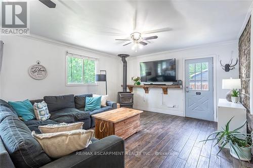 1539 Brock Road, Hamilton, ON - Indoor Photo Showing Living Room