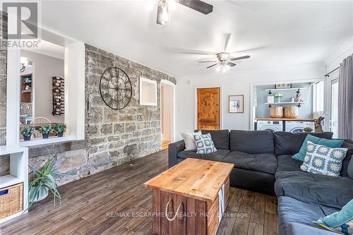 1539 Brock Road, Hamilton, ON - Indoor Photo Showing Living Room