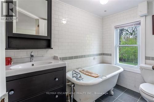 1539 Brock Road, Hamilton, ON - Indoor Photo Showing Bathroom