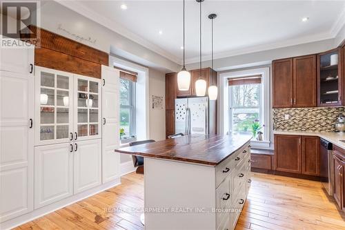 1539 Brock Road, Hamilton, ON - Indoor Photo Showing Kitchen