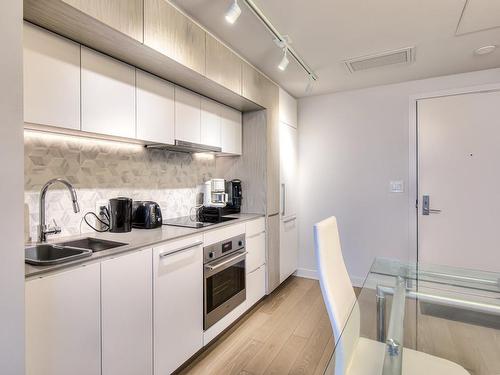 Kitchen - 4211-1188 Rue St-Antoine O., Montréal (Ville-Marie), QC - Indoor Photo Showing Kitchen With Double Sink With Upgraded Kitchen