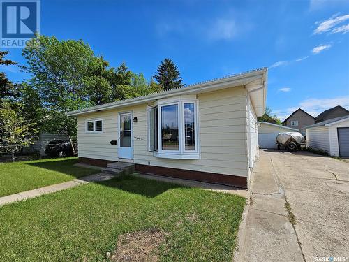 1031 Montgomery Street, Moose Jaw, SK - Outdoor