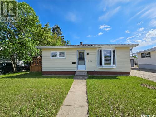 1031 Montgomery Street, Moose Jaw, SK - Outdoor