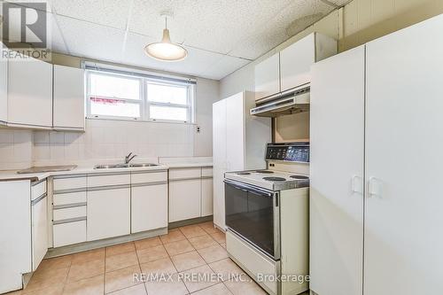 1 Gram Street, Vaughan (Maple), ON - Indoor Photo Showing Kitchen With Double Sink