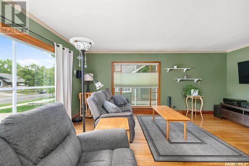 1116 3Rd Avenue Nw, Moose Jaw, SK - Indoor Photo Showing Living Room