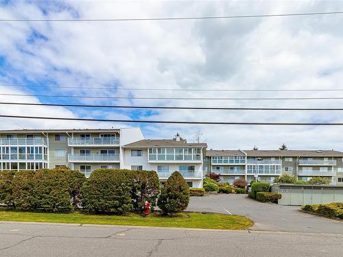 203-1490 Garnet Rd, Saanich, BC - Outdoor With Balcony