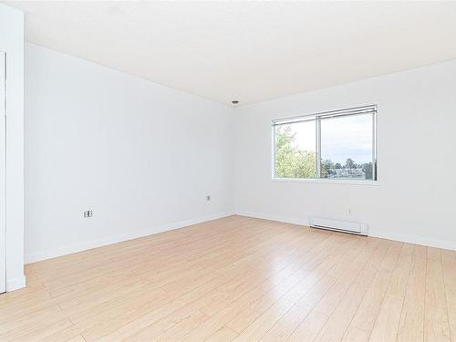 203-1490 Garnet Rd, Saanich, BC - Indoor Photo Showing Other Room