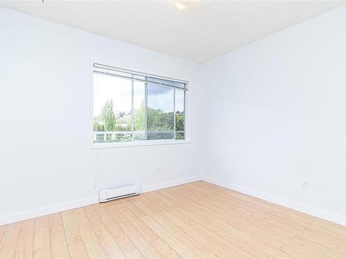 203-1490 Garnet Rd, Saanich, BC - Indoor Photo Showing Other Room