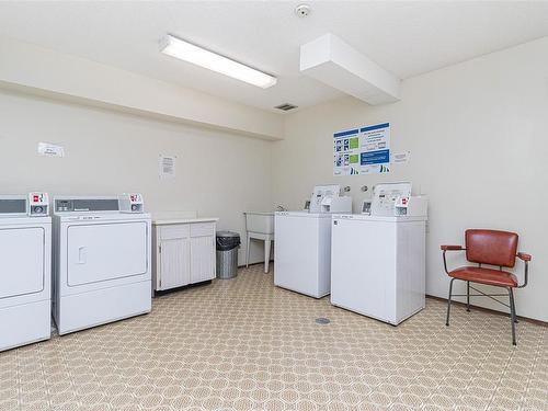 203-1490 Garnet Rd, Saanich, BC - Indoor Photo Showing Laundry Room