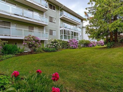 203-1490 Garnet Rd, Saanich, BC - Outdoor With Balcony