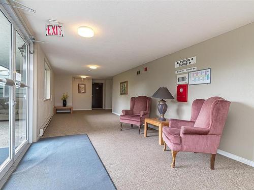 203-1490 Garnet Rd, Saanich, BC - Indoor