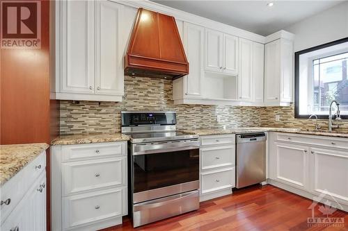 107 Blackburn Avenue, Ottawa, ON - Indoor Photo Showing Kitchen With Upgraded Kitchen
