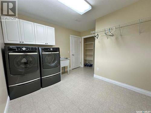 727 12Th Street, Humboldt, SK - Indoor Photo Showing Laundry Room