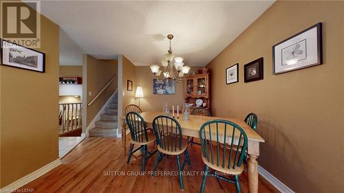 71 Southcott Court, London, ON - Indoor Photo Showing Dining Room
