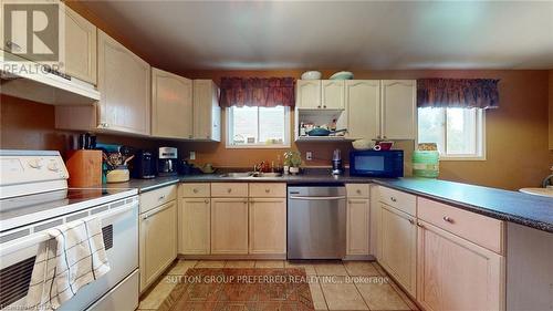 71 Southcott Court, London, ON - Indoor Photo Showing Kitchen With Double Sink