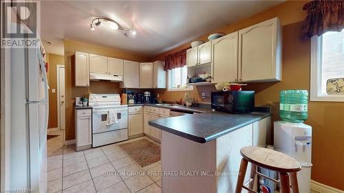 71 Southcott Court, London, ON - Indoor Photo Showing Kitchen
