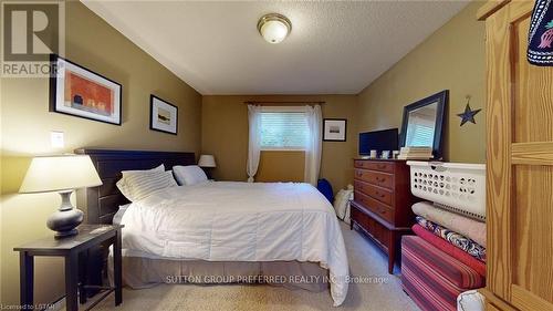 71 Southcott Court, London, ON - Indoor Photo Showing Bedroom