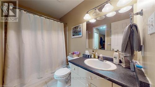 71 Southcott Court, London, ON - Indoor Photo Showing Bathroom