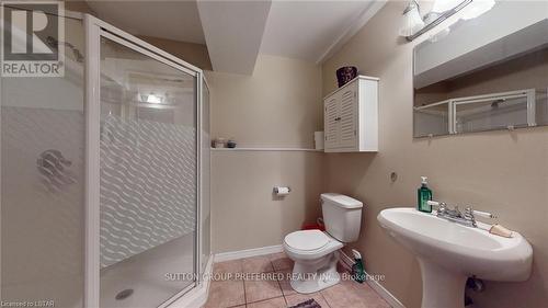 71 Southcott Court, London, ON - Indoor Photo Showing Bathroom