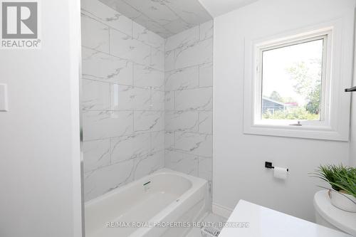 106 Whites Road, Quinte West, ON - Indoor Photo Showing Bathroom