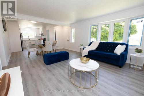 106 Whites Road, Quinte West, ON - Indoor Photo Showing Living Room