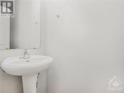 81 Twyford Street, Ottawa, ON - Indoor Photo Showing Bathroom