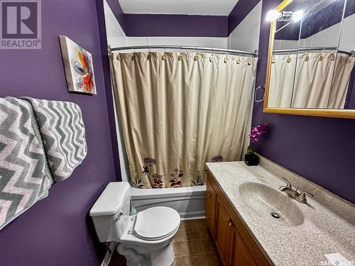 221 Dufferin Street E, Swift Current, SK - Indoor Photo Showing Bathroom